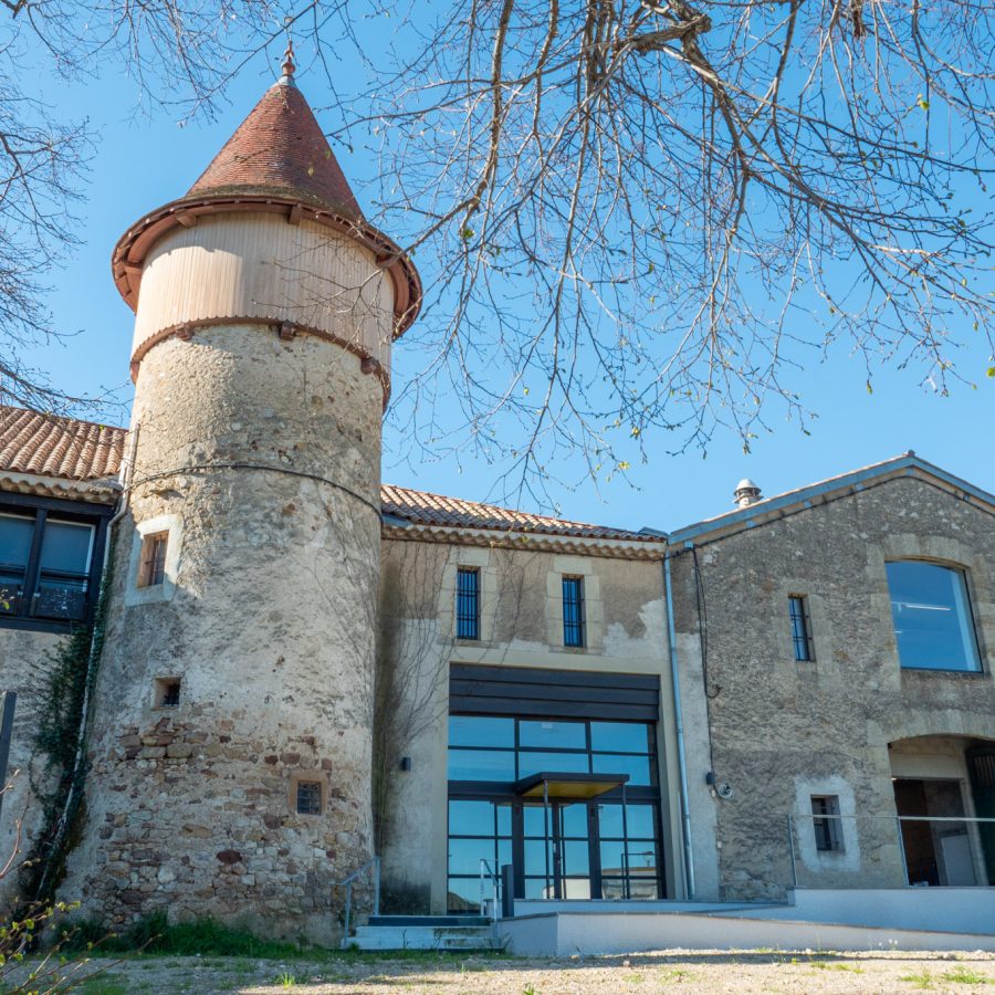 Réhabilitation d’une façade ancienne à Quarante – ABELLO Bâtiment Réhabilitation d'une façade ancienne à Quarante - ABELLO Bâtiment